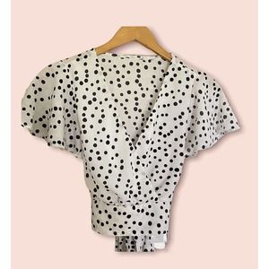 Black White Polka Dot Crop top Tie Back V Neck Medium Flutter Sleeve. NWT